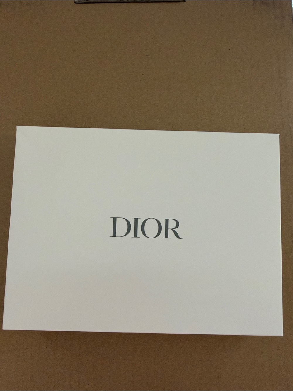 Dior Red Patent Cosmetic Pouch with 2 lipsticks and Le serum sample - Picture 8 of 8
